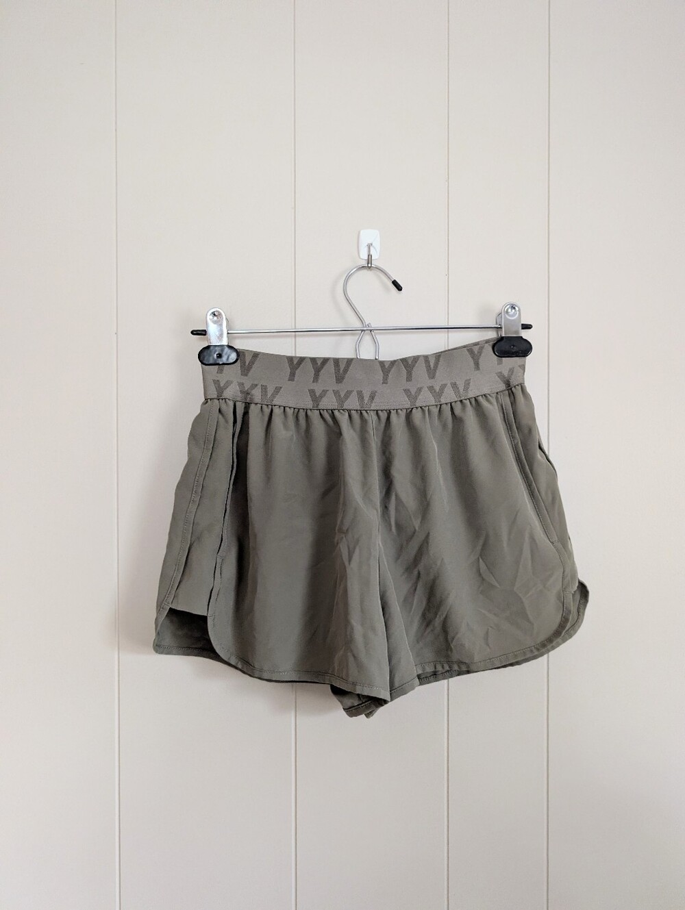 YYV Women's Green Active Short Size Small
